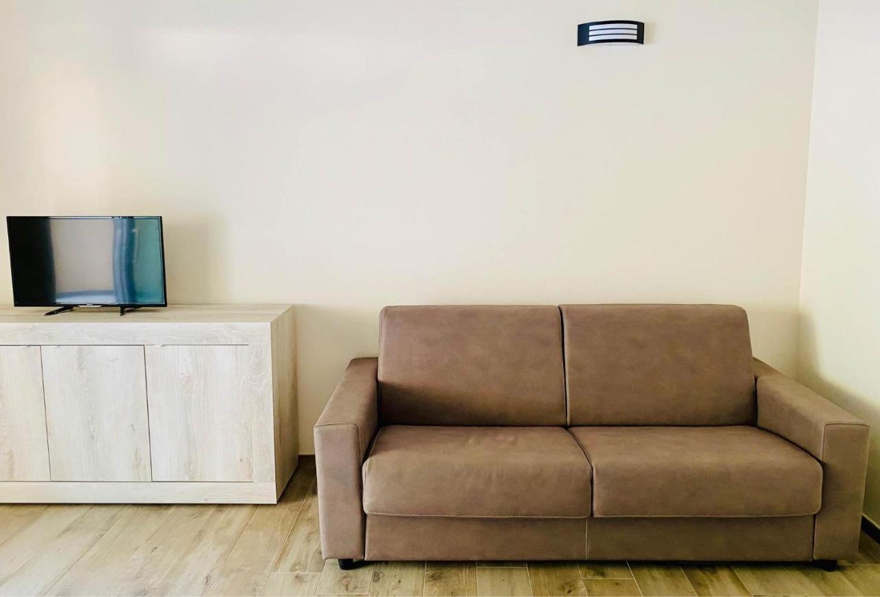 Nuova Residenza Dei 7 Pini A Pochi Passi Dal Mare Apartman Porto Pino Kültér fotó