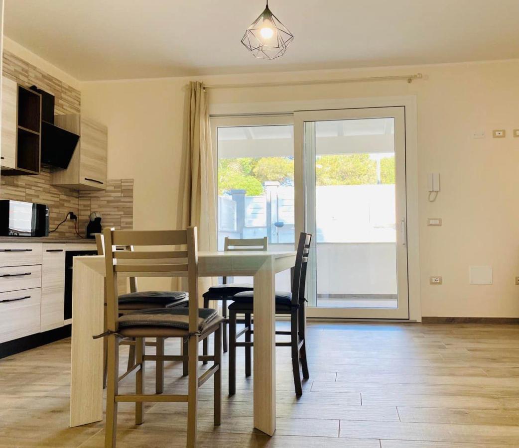 Nuova Residenza Dei 7 Pini A Pochi Passi Dal Mare Apartman Porto Pino Kültér fotó