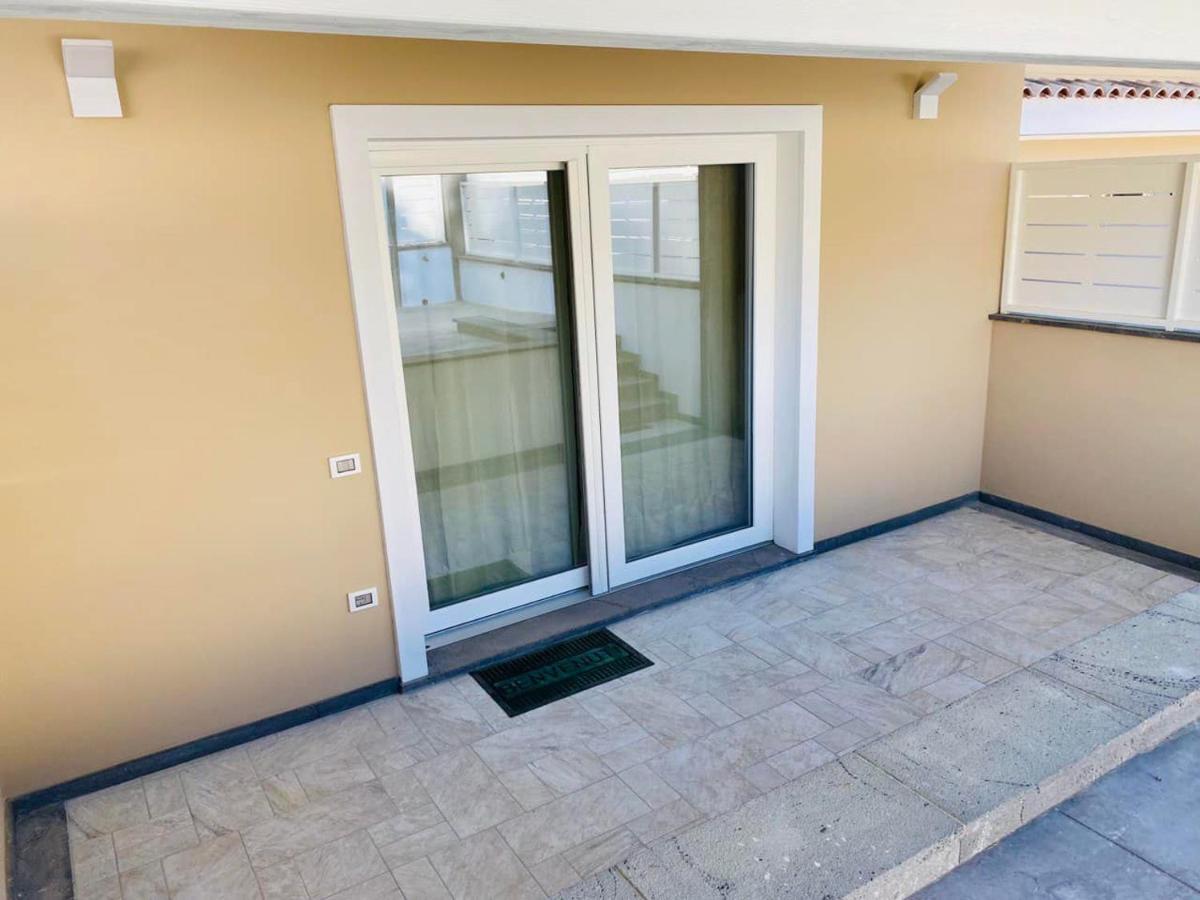 Nuova Residenza Dei 7 Pini A Pochi Passi Dal Mare Apartman Porto Pino Kültér fotó